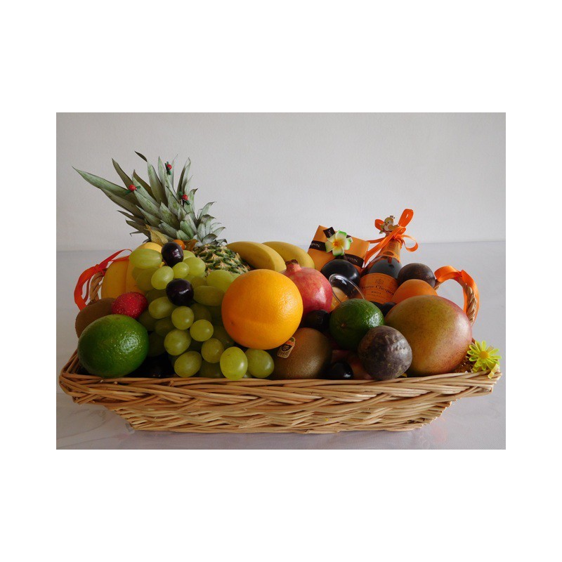 Deluxe delivery of exotic fruit baskets Belgium