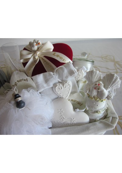 champagne wedding gift basket