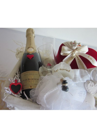 champagne wedding gift basket