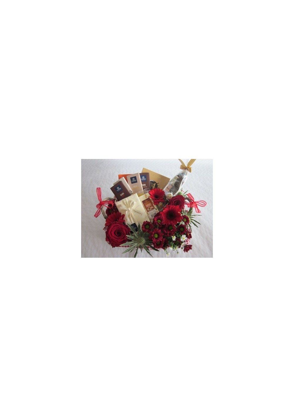 Panier cadeau Saint-Valentin bouquet de fleurs