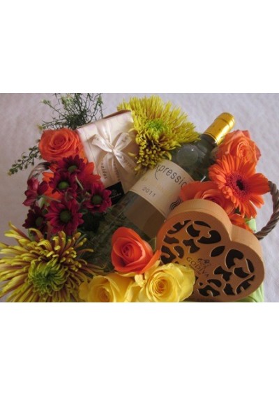 Geschenkmand met geweldige Sauternes en bloemen