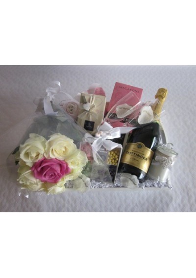 panier cadeau mariage fleurs colorés