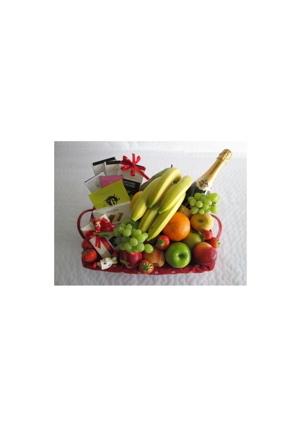 Elegant fruit basket