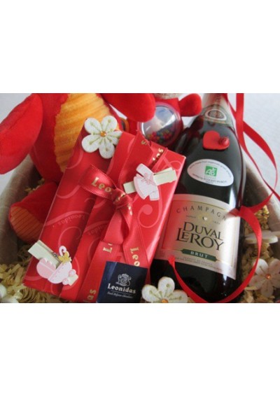 Belgium birth gift basket