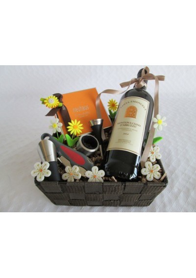 Santa Emanuela gift basket: