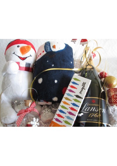 Kerst baby pasgeboren cadeaumand