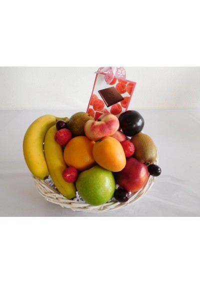 mand met fruit en chocolade Zwitserland