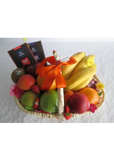 Geschenkmand met chocolade en fruit