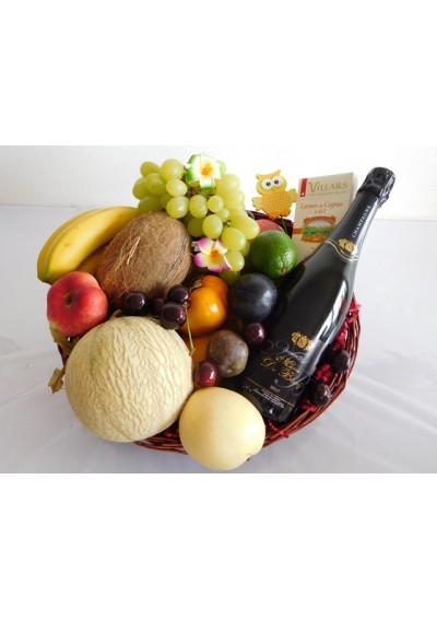 mand met fruit en chocolade Zwitserland