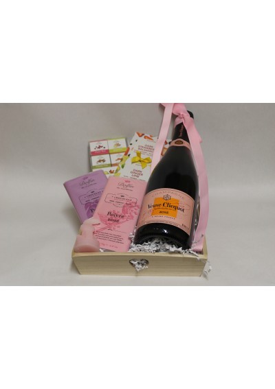 Birth gift basket "La vie en rose"