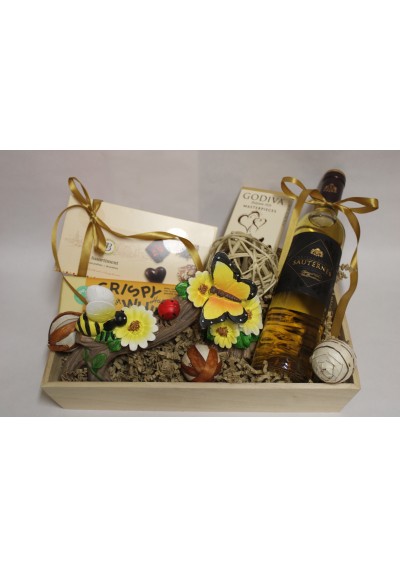 Wooden wedding gift basket - wedding anniversary