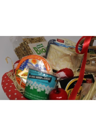 en-cheese-basket-with-crackers-and-liege-syrup-04.jpg | Cheese basket with crackers and Liège syrup