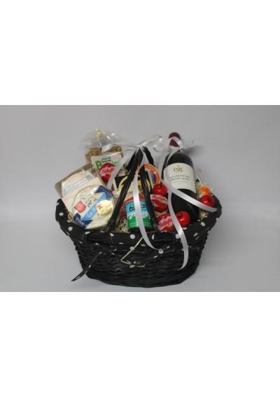 en-cheese-gift-basket-saint-estephe-wine-05.jpg | Cheese gift basket with Saint-Estèphe red wine