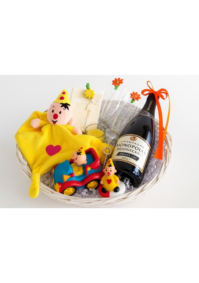 Birth-gift-basket-and-pralines-belgian-for-parents.jpg