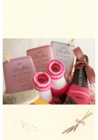 baby-girl-little-koala-gift-basket-05.jpg | Koala plush and candle – white wicker basket – Belgium delivery