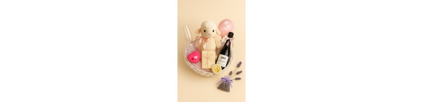 Paniers Naissance Fille – Cadeaux bébé fille personnalisés & prêts-à-offrir
